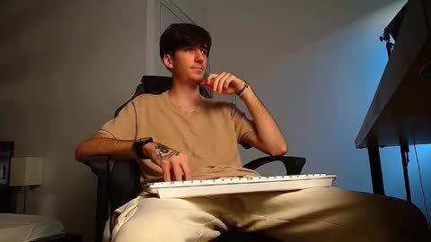 Snapshot of talonwilde chatting on 09-16-25, 05:19 talonwilde online show from 09-16-25, 05:19