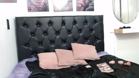 Hi im sara online show from 04-15-26, 01:51