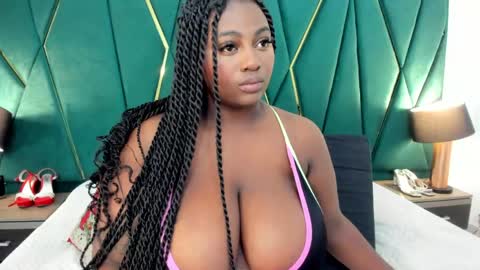 Snapshot of tamara_myller1 chatting on 04-17-26, 05:27 Tamara online show from 04-17-26, 05:27