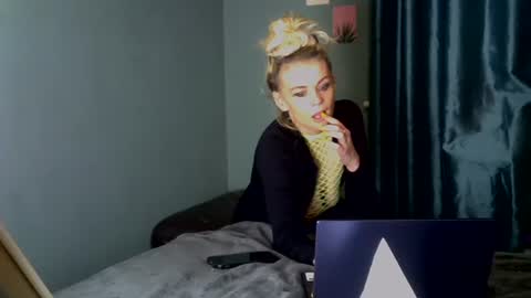 Snapshot of tamesbury chatting on 03-13-26, 10:49 tamesbury online show from 03-13-26, 10:49