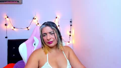 Snapshot of tammylynn45 chatting on 01-14-25, 05:45 Tammy Lynn online show from 01-14-25, 05:45