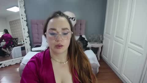 Tammara  online show from 09-18-25, 04:47