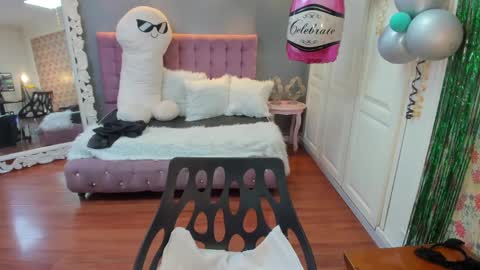 Tammara  online show from 09-28-25, 07:47