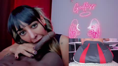 Snapshot of tamy_bennett chatting on 01-29-25, 10:27 Tamara online show from 01-29-25, 10:27