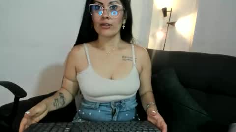 Snapshot of tania_mature chatting on 05-05-26, 07:11 tania online show from 05-05-26, 07:11