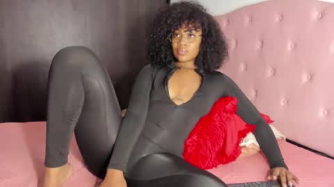 Snapshot of tanisha_owens2 chatting on 12-14-24, 02:01 TANISHA online show from 12-14-24, 02:01
