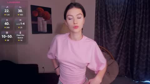 Snapshot of tannaschoeneck chatting on 05-17-26, 05:27 Anna online show from 05-17-26, 05:27