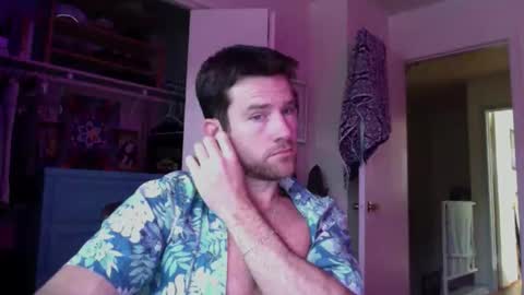 Dr. Love online show from 05-17-26, 01:07