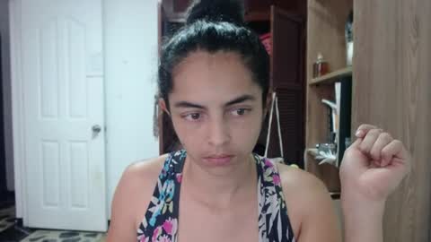 Snapshot of tantricroots chatting on 06-10-26, 05:01 Angeline Follow online show from 06-10-26, 05:01