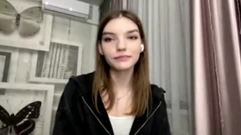 Mia online show from 02-25-26, 07:12