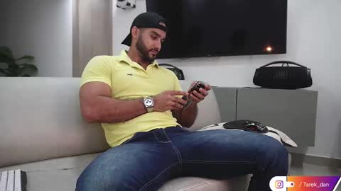 Snapshot of tarek_dan chatting on 03-10-26, 12:37 Tarek online show from 03-10-26, 12:37