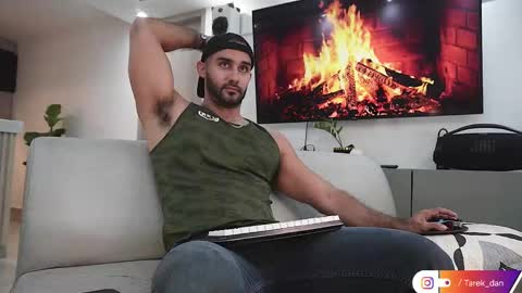 Snapshot of tarek_dan chatting on 03-18-26, 02:04 Tarek online show from 03-18-26, 02:04