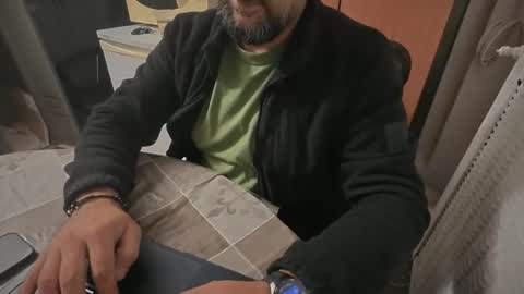 Snapshot of tarkan198 chatting on 10-29-25, 07:04 tarkan198 online show from 10-29-25, 07:04