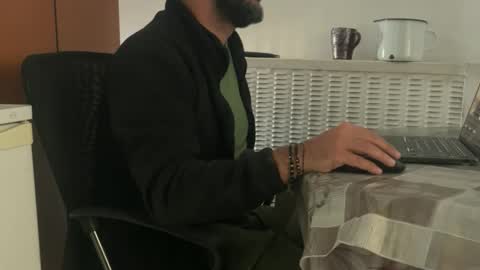 Snapshot of tarkan198 chatting on 11-01-25, 09:00 tarkan198 online show from 11-01-25, 09:00