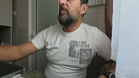 Snapshot of tarkan198 chatting on 11-06-25, 10:38 tarkan198 online show from 11-06-25, 10:38