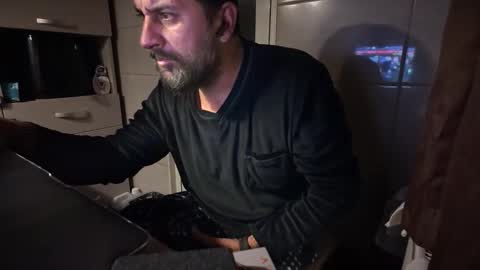 Snapshot of tarkan198 chatting on 11-14-25, 07:45 tarkan198 online show from 11-14-25, 07:45