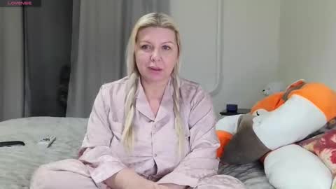 Tasha  Moon online show from 12-15-25, 08:02