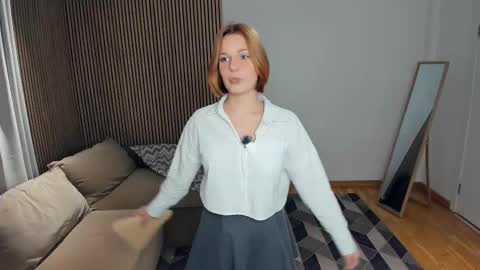 Snapshot of taste_of_lips chatting on 10-23-25, 08:35 Scarlet online show from 10-23-25, 08:35