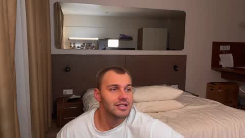 Snapshot of tasty_justin chatting on 10-24-25, 04:53 My shows 2100500 UTC3 online show from 10-24-25, 04:53