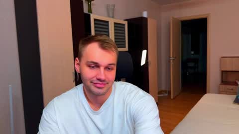 My shows 2100500 UTC3 online show from 04-10-26, 08:46