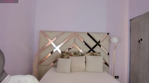 Tati Saldarriaga online show from 11-13-25, 08:52