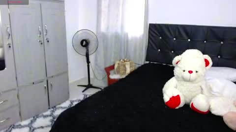 Snapshot of tatiana_montiel chatting on 04-15-26, 06:59 Tatiana online show from 04-15-26, 06:59