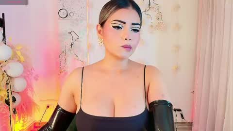Snapshot of tatiana_ruiiz chatting on 04-14-26, 10:27 Tatiana online show from 04-14-26, 10:27