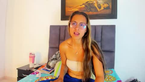 Snapshot of tatiana_valencia chatting on 05-05-26, 01:19 Tati online show from 05-05-26, 01:19