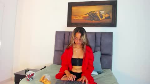 Snapshot of tatiana_valencia chatting on 05-30-26, 02:25 Tati online show from 05-30-26, 02:25