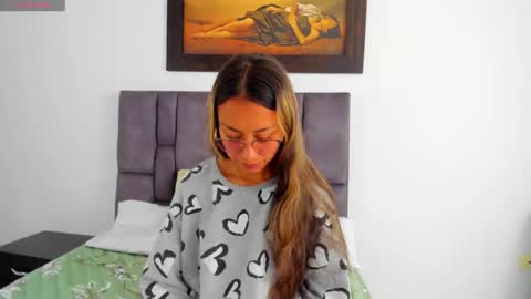 Snapshot of tatiana_valencia chatting on 06-06-26, 02:33 Tati online show from 06-06-26, 02:33