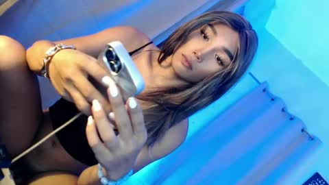 Snapshot of tatiana_wilton chatting on 06-18-26, 02:43 ANDREA online show from 06-18-26, 02:43
