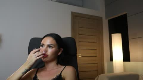 Snapshot of tatianaxoxo1 chatting on 07-31-26, 05:56 Tatiana online show from 07-31-26, 05:56