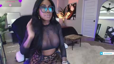 Snapshot of tatted_vixen chatting on 03-23-26, 06:12 Tatted Queen online show from 03-23-26, 06:12