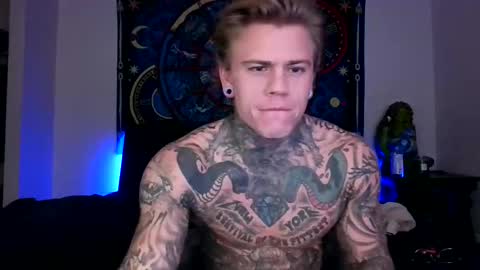 Snapshot of tatteddaddy9000 chatting on 11-24-25, 01:33 D-Man online show from 11-24-25, 01:33