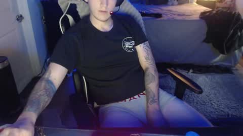 Snapshot of tattedhubs5 chatting on 10-24-25, 08:27 tattedhubs5 online show from 10-24-25, 08:27