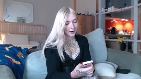 Snapshot of tattoobbgirl chatting on 02-08-25, 05:50 tattoobbgirl online show from 02-08-25, 05:50