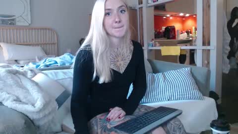 Snapshot of tattoobbgirl chatting on 02-12-25, 03:49 tattoobbgirl online show from 02-12-25, 03:49