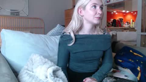 Snapshot of tattoobbgirl chatting on 02-19-25, 07:05 tattoobbgirl online show from 02-19-25, 07:05