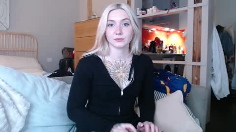 Snapshot of tattoobbgirl chatting on 02-21-25, 05:20 tattoobbgirl online show from 02-21-25, 05:20
