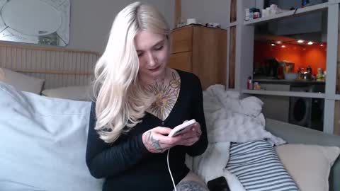 Snapshot of tattoobbgirl chatting on 02-24-25, 02:58 tattoobbgirl online show from 02-24-25, 02:58