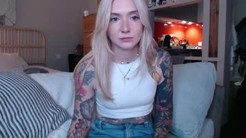 Snapshot of tattoobbgirl chatting on 03-01-25, 05:49 tattoobbgirl online show from 03-01-25, 05:49