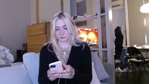 Snapshot of tattoobbgirl chatting on 03-04-25, 07:43 tattoobbgirl online show from 03-04-25, 07:43
