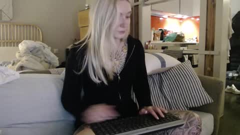 Snapshot of tattoobbgirl chatting on 03-04-25, 10:49 tattoobbgirl online show from 03-04-25, 10:49
