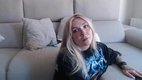 Snapshot of tattoobbgirl chatting on 09-17-25, 11:56 tattoobbgirl online show from 09-17-25, 11:56