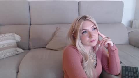 Snapshot of tattoobbgirl chatting on 09-18-25, 06:54 tattoobbgirl online show from 09-18-25, 06:54