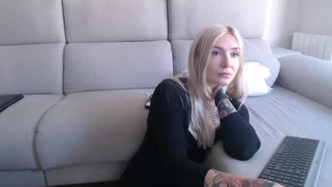 Snapshot of tattoobbgirl chatting on 09-22-25, 11:01 tattoobbgirl online show from 09-22-25, 11:01