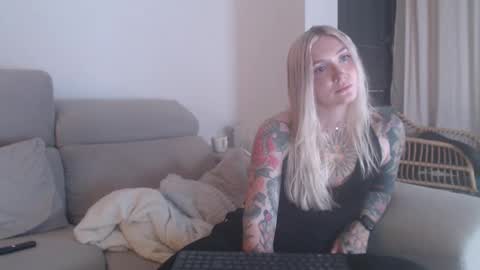 tattoobbgirl online show from 11-15-25, 04:58