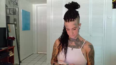 Snapshot of tattooed_natalia chatting on 02-25-26, 01:21 Natalia 3 online show from 02-25-26, 01:21