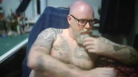 Snapshot of tattooeddilf01 chatting on 09-29-25, 10:03 Tattooeddilf 01 online show from 09-29-25, 10:03