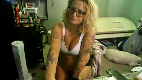 Snapshot of tattooeddirtyteacher chatting on 02-17-25, 08:52 Lisa Lovely online show from 02-17-25, 08:52